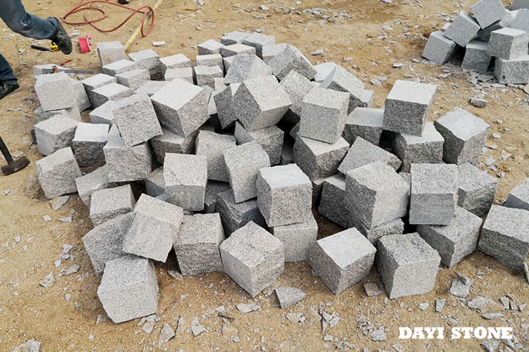 G603-10 Granite Stone Cubs Top BH edges split bottom sawn - Dayi Stone